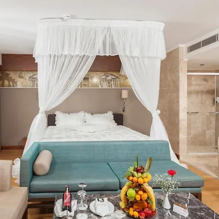 Θέρετρο Commodore Elite & Ultra (adults Only)
